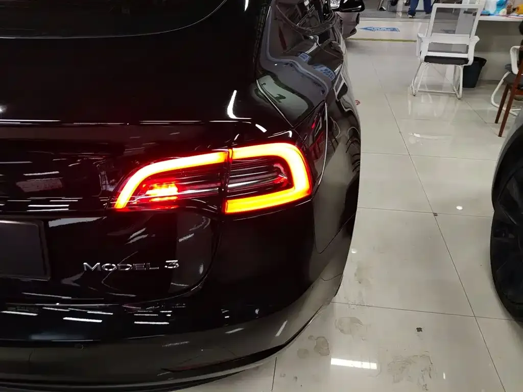 Tesla Model 3 — фото 4