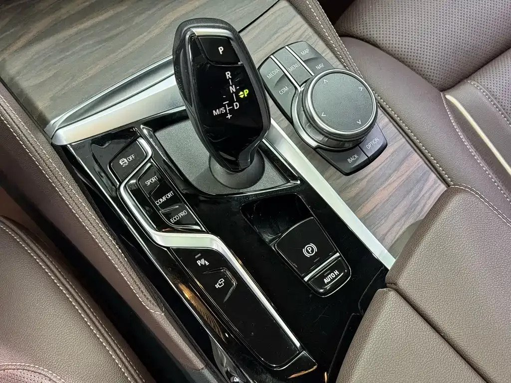 BMW 5 Series 2024 из CN, фото 8