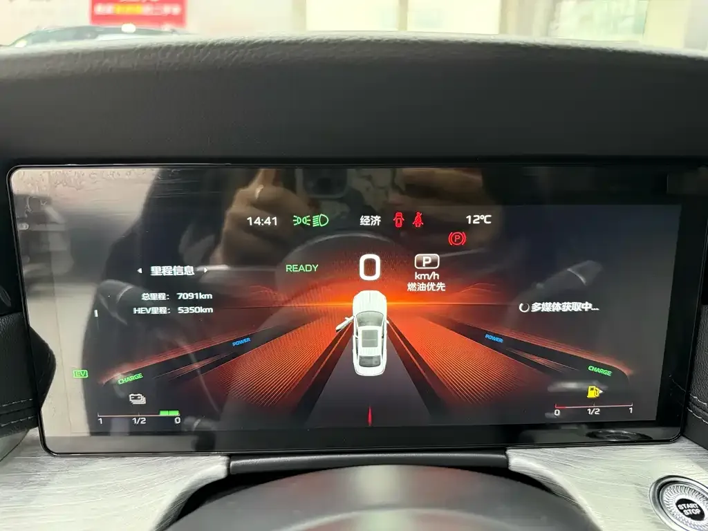 Hongqi H5 PHEV 2025 из CN, фото 2
