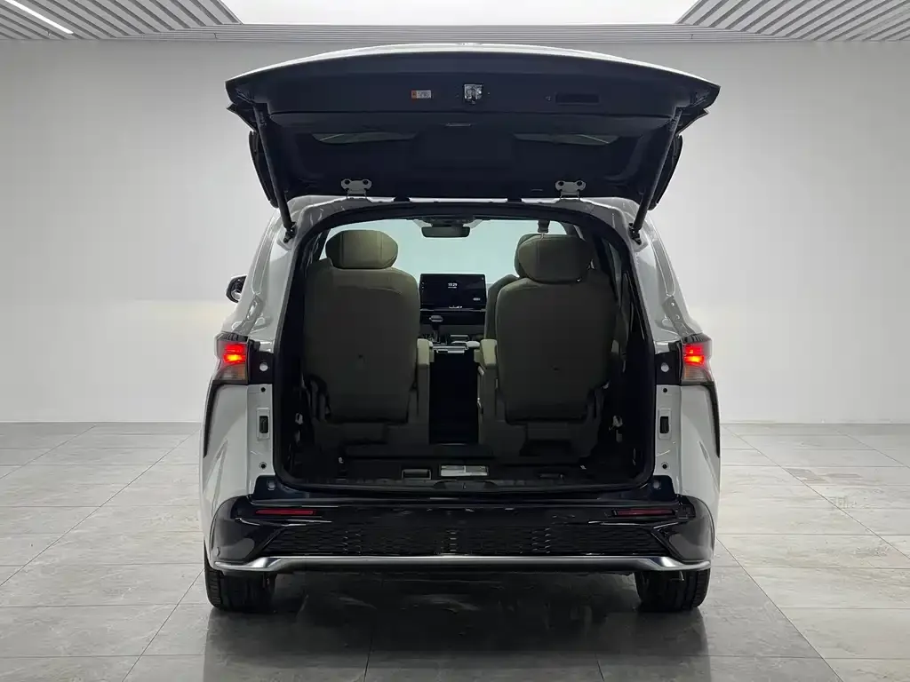 Toyota Granvia 2025 из CN, фото 7