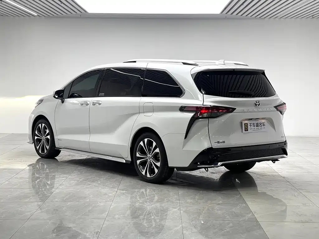 Toyota Granvia 2025 из CN, фото 2