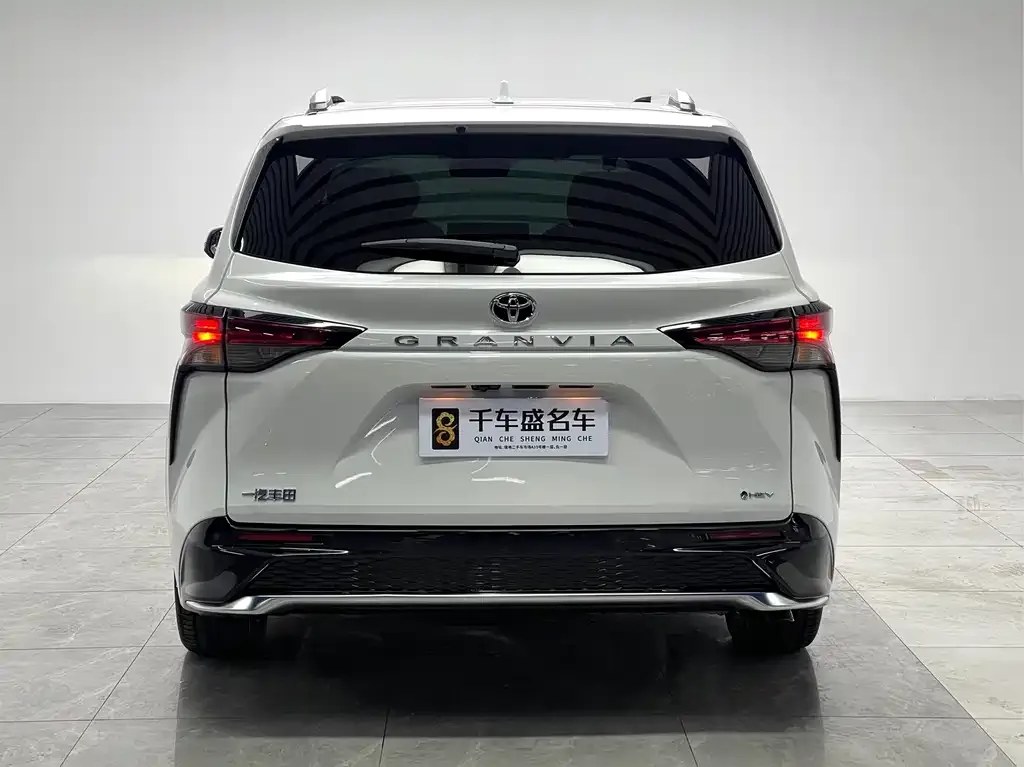 Toyota Granvia 2025 из CN, фото 4