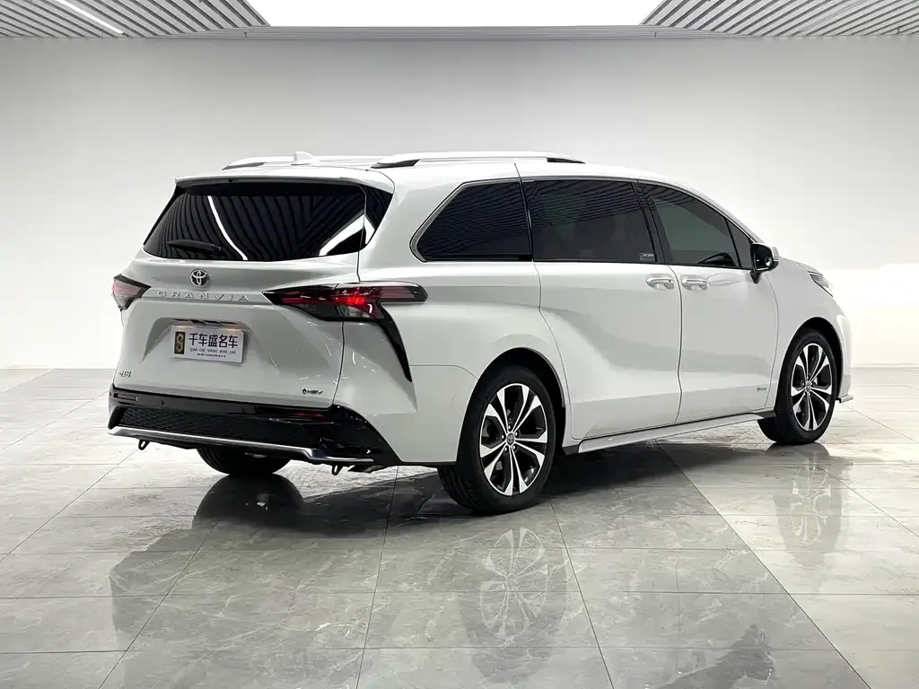 Toyota Granvia 2025 из CN, фото 3