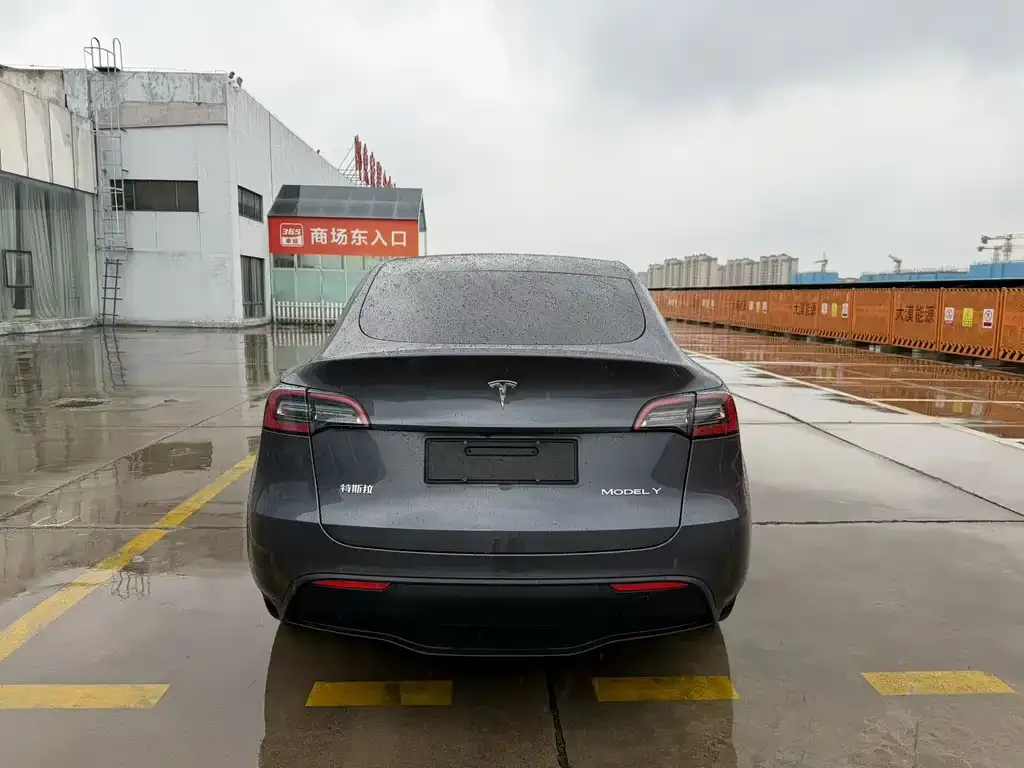 Tesla Model Y — фото 7