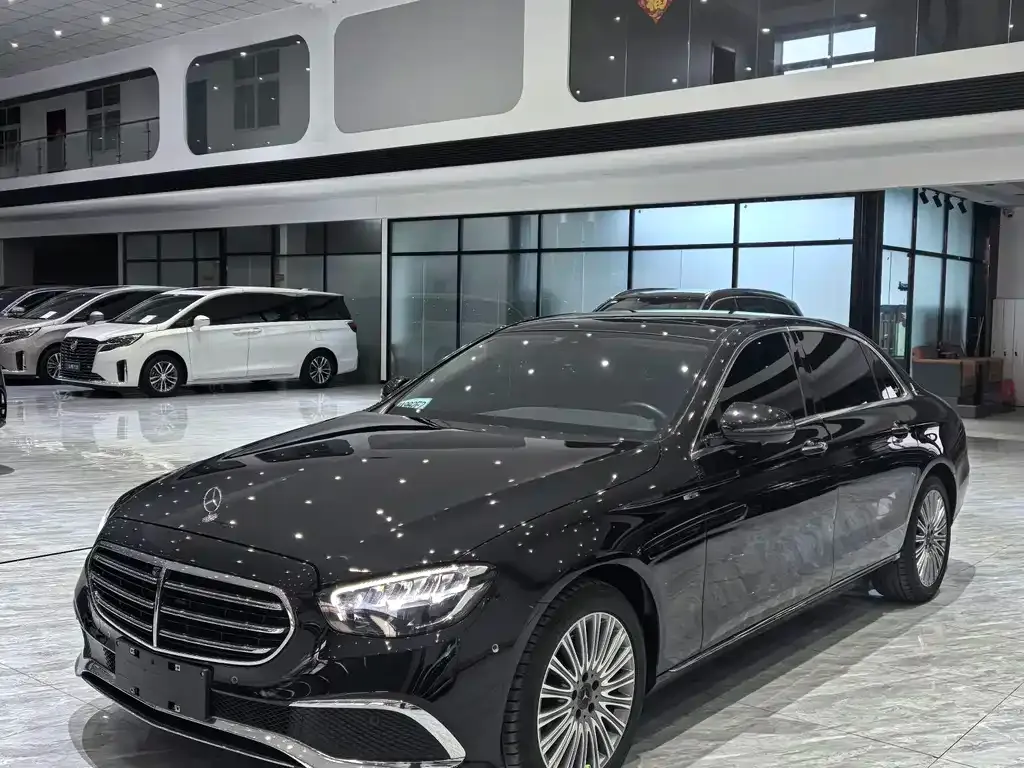 Mercedes-Benz E-Class — фото 1