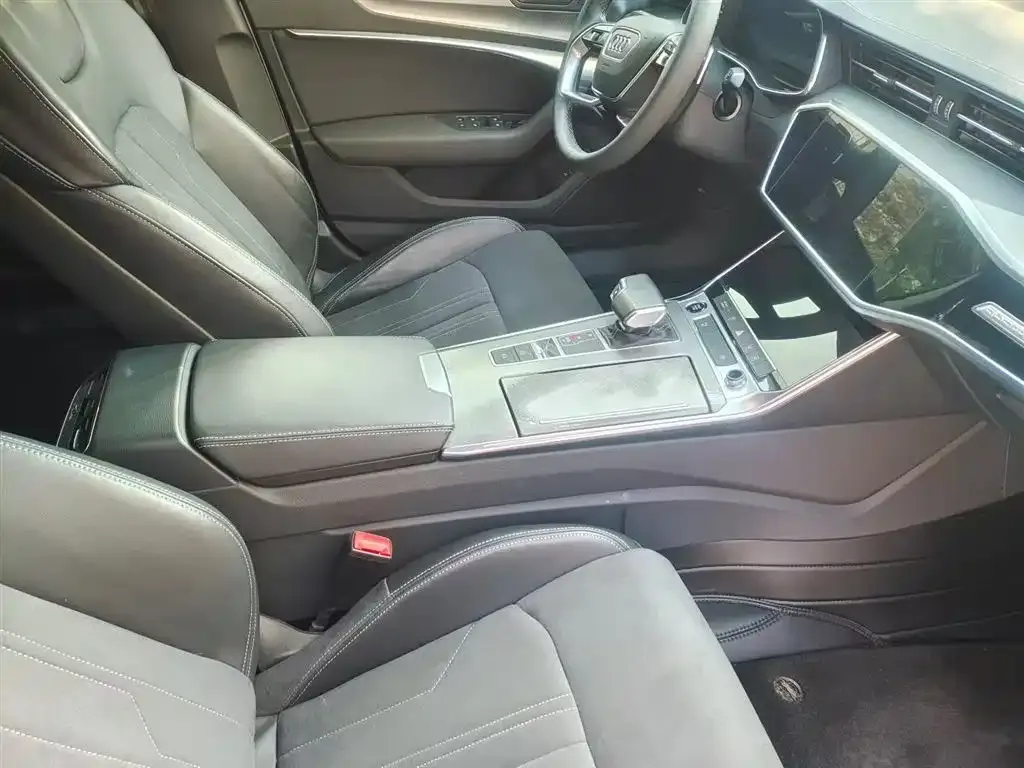 Audi A7L 2022 из CN, фото 8