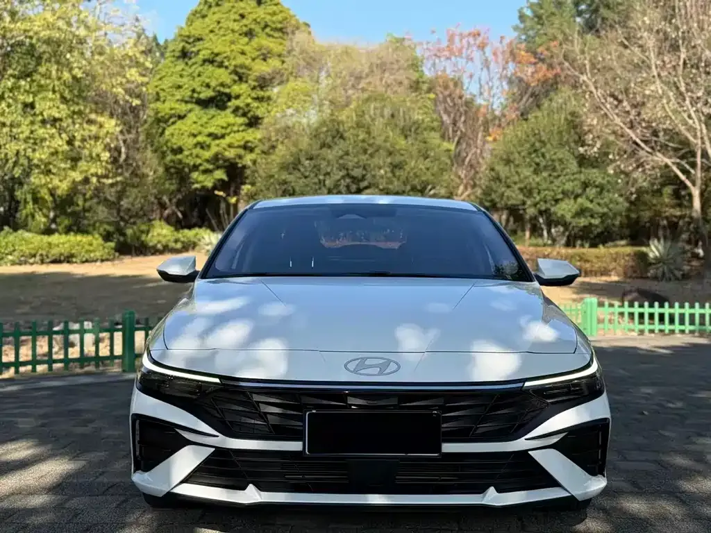 Hyundai Elantra — фото 3