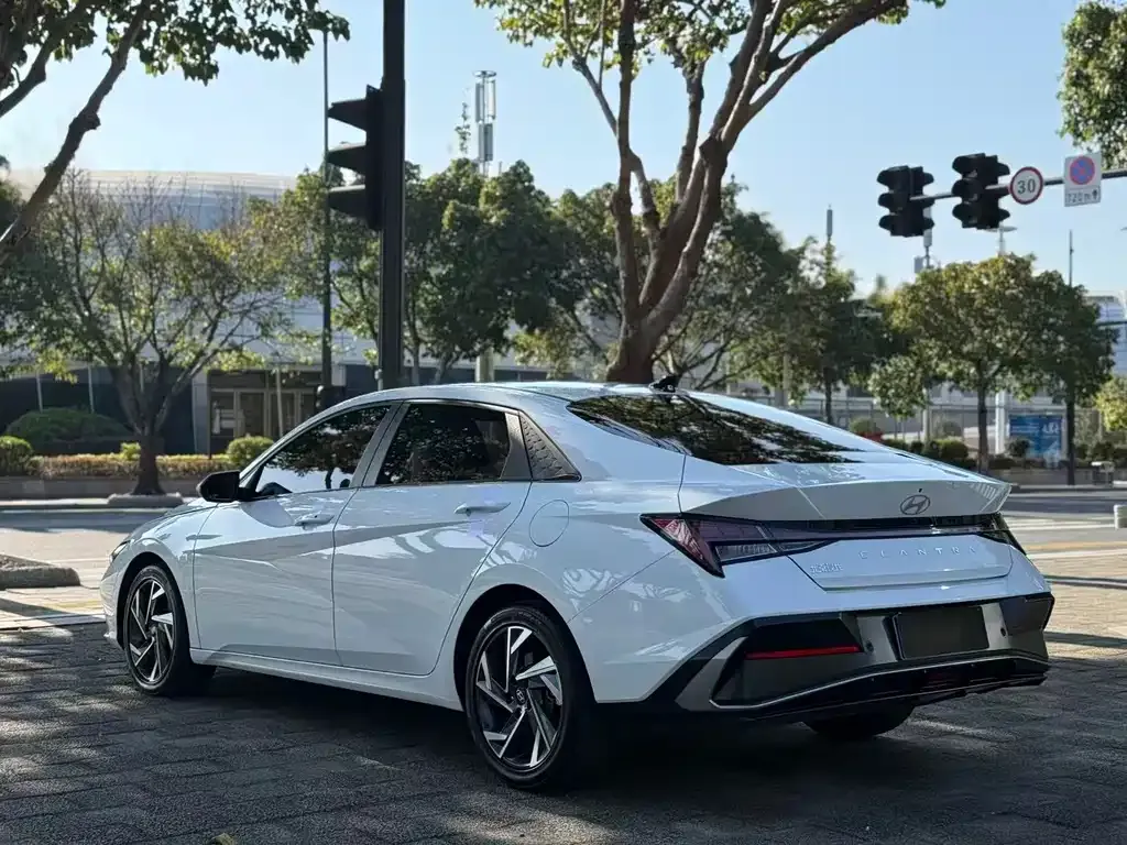 Hyundai Elantra — фото 6
