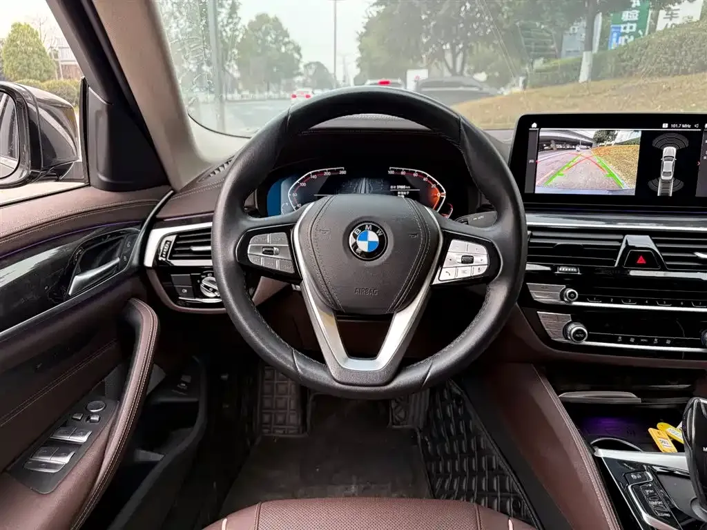 BMW 5 Series 2024 из CN, фото 2