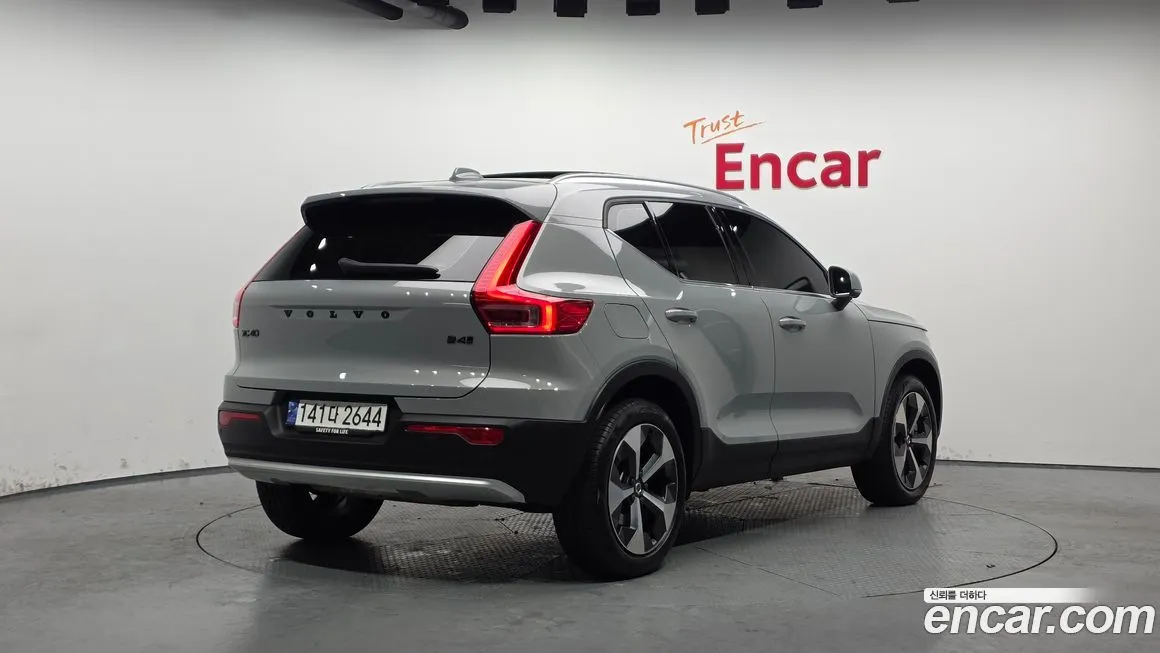 Volvo XC40 — фото 4