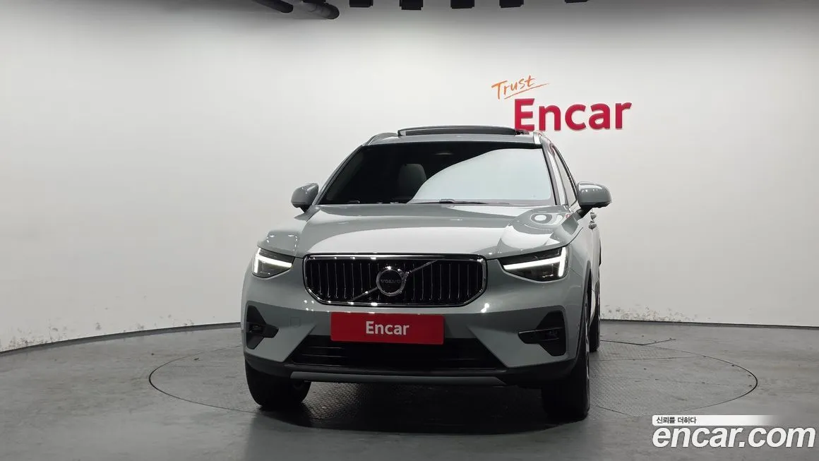 Volvo XC40 — фото 2