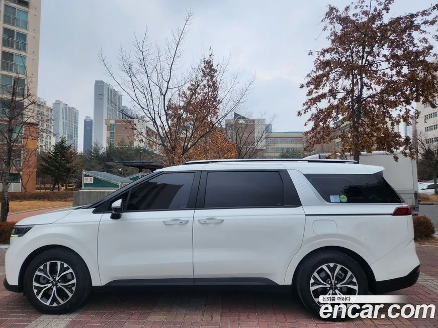 Kia Carnival — фото 10