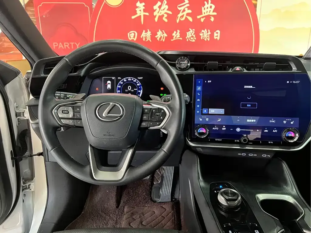 Lexus RZ — фото 3
