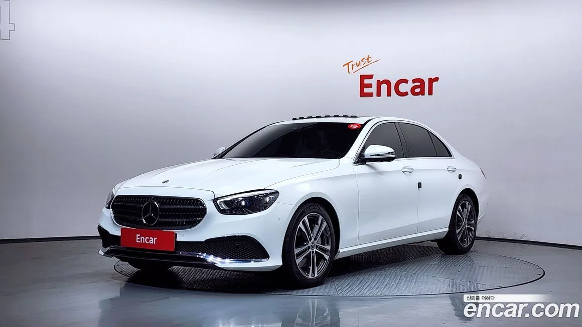Mercedes-Benz E-Class — фото 1
