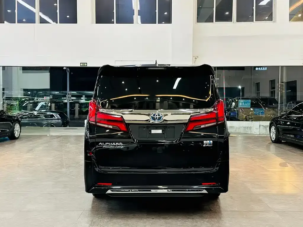 Toyota Alphard 2023 из CN, фото 2