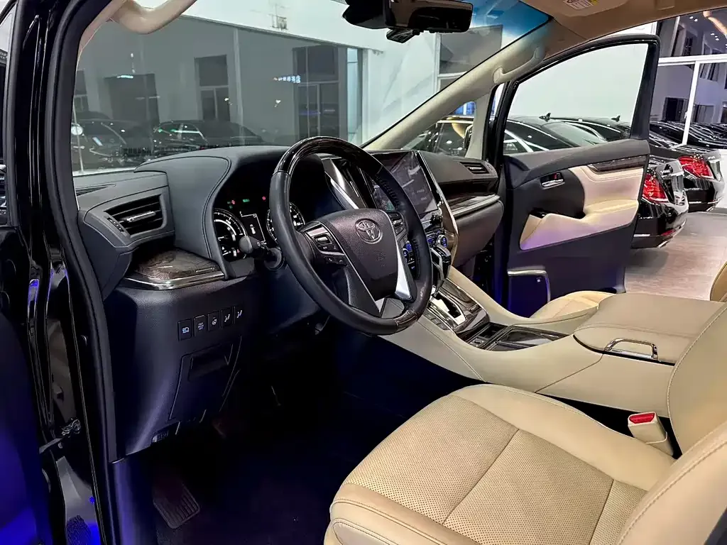 Toyota Alphard 2023 из CN, фото 9