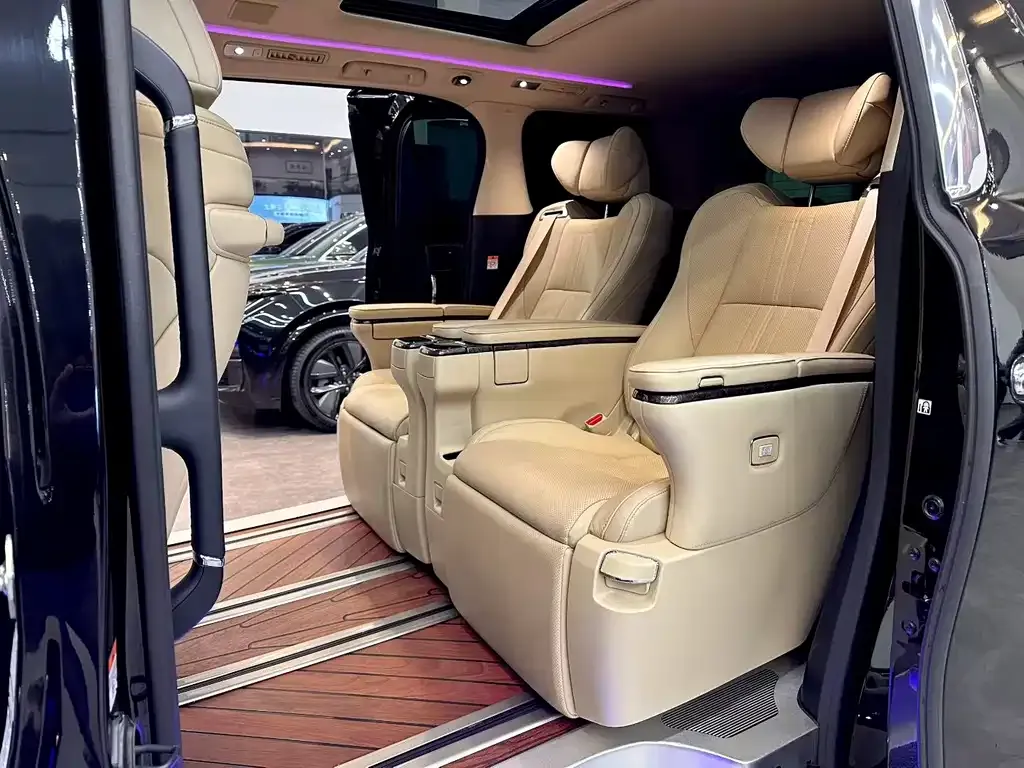 Toyota Alphard 2023 из CN, фото 8