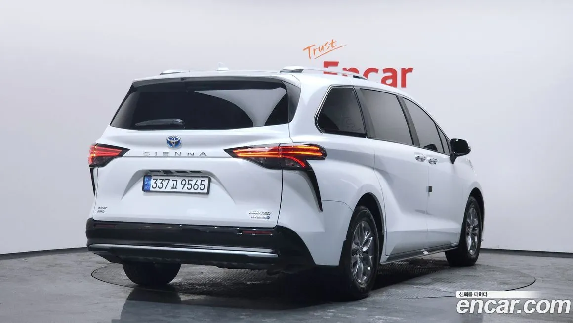 Toyota Sienna 2023 из KR, фото 2