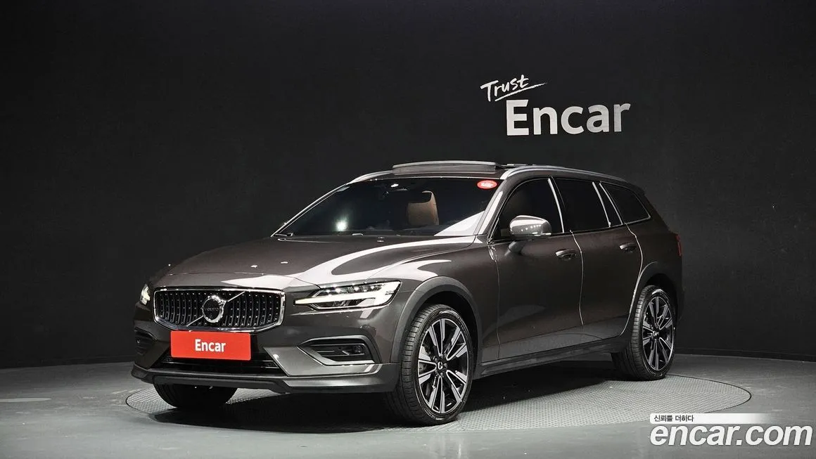 Volvo V60 — фото 1