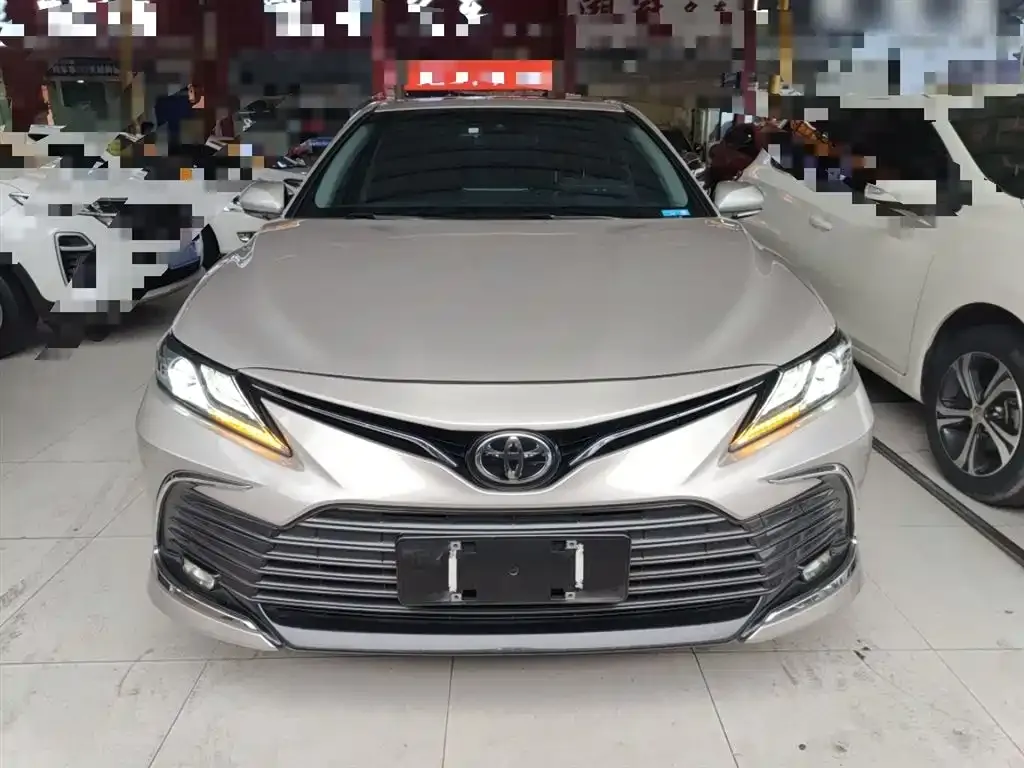 Toyota Camry — фото 10