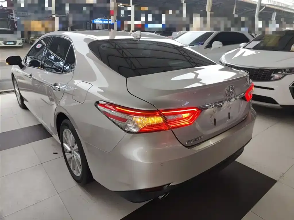 Toyota Camry — фото 5