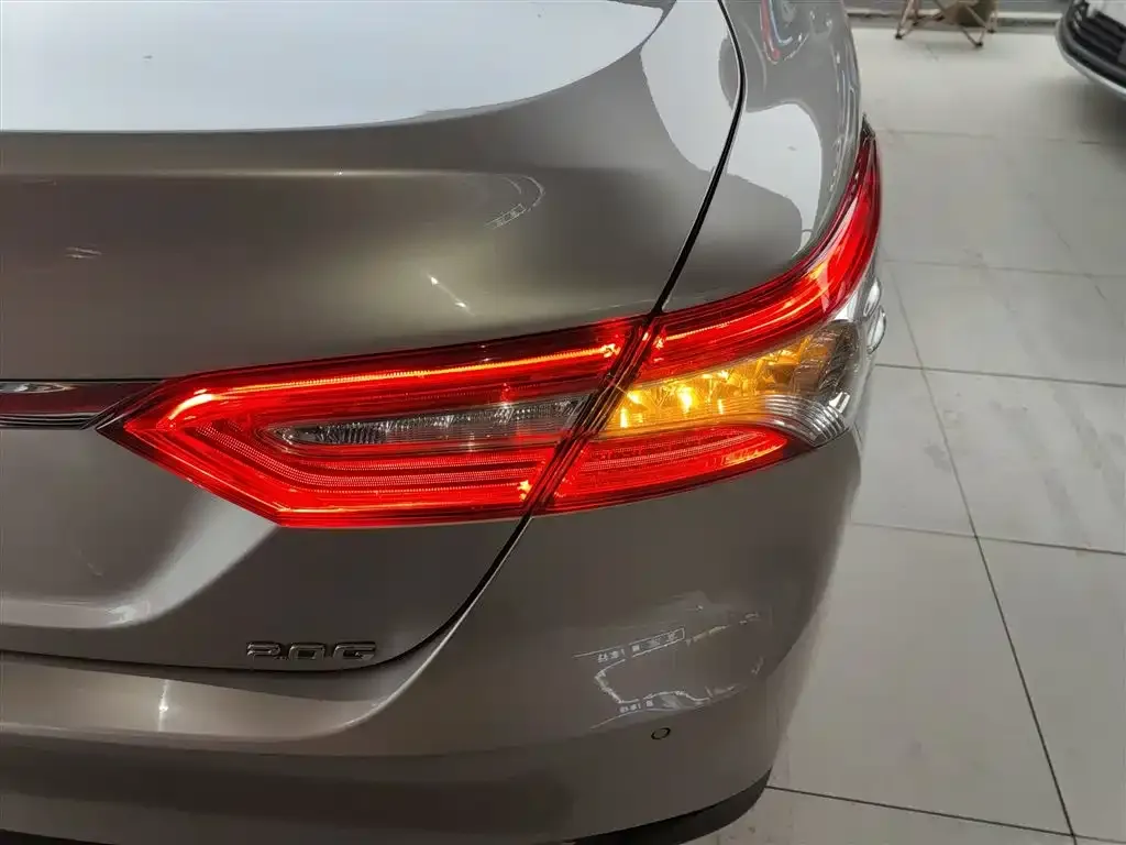 Toyota Camry — фото 6