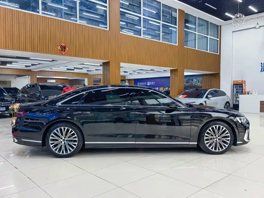 Audi A8 2022 из CN, фото 6