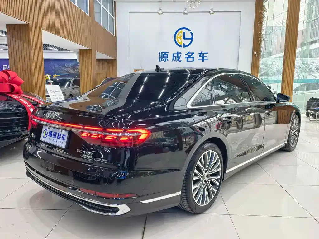 Audi A8 2022 из CN, фото 5