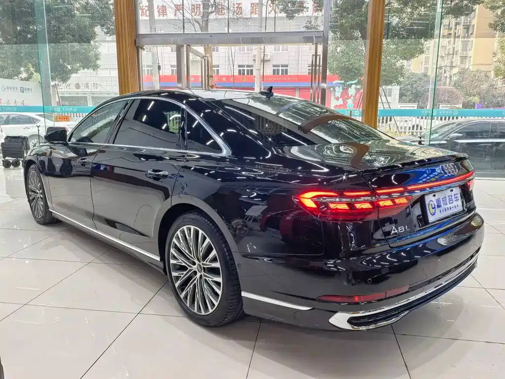 Audi A8 2022 из CN, фото 8
