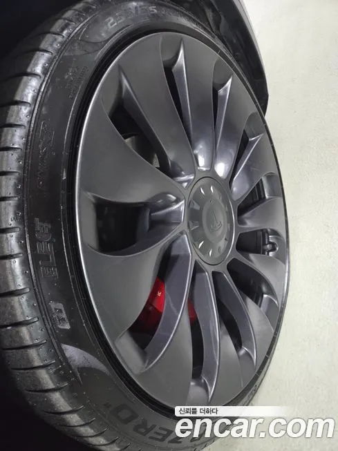 Tesla Model Y 2021 из KR, фото 2