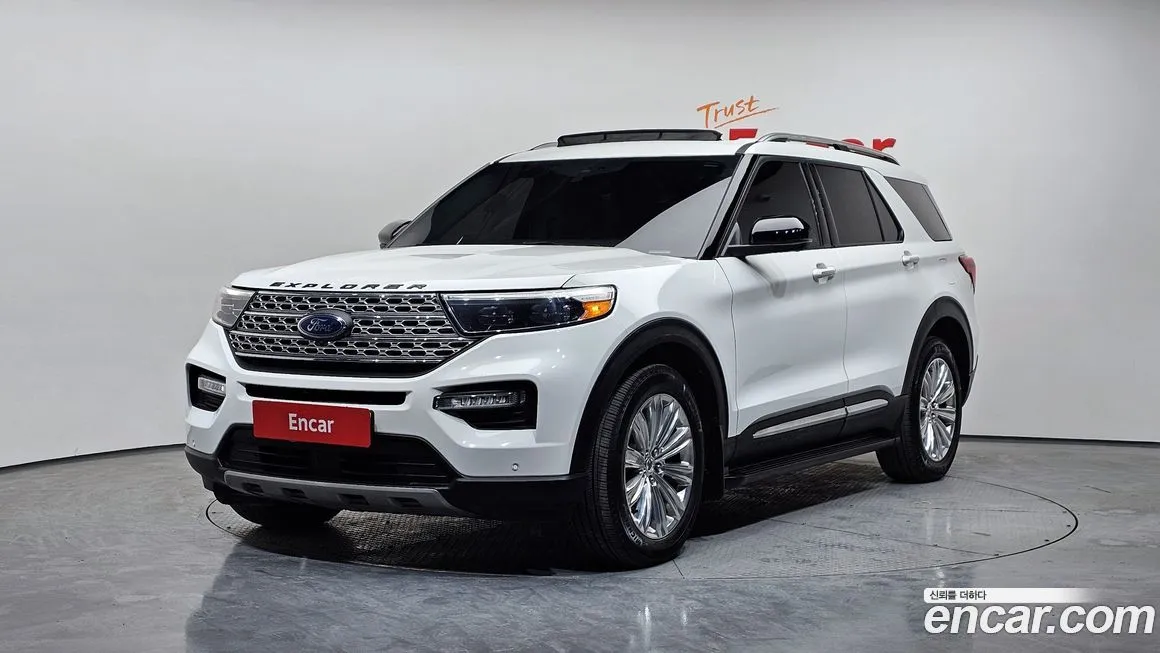 Ford Explorer — фото 1