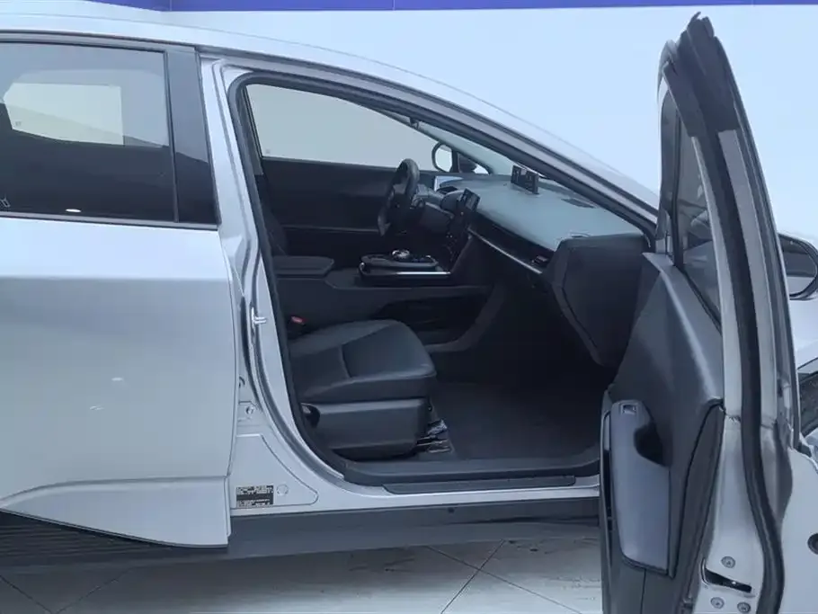Toyota bZ3 2023 из CN, фото 2