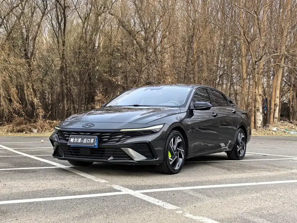 Hyundai Elantra — фото 1