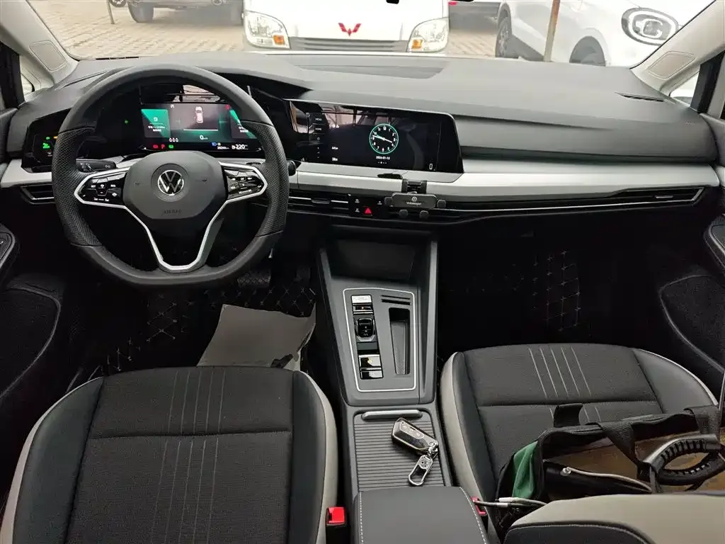 Volkswagen Golf 2023 из CN, фото 7
