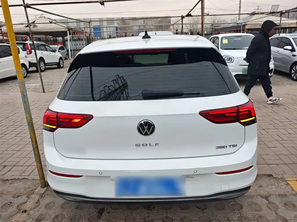 Volkswagen Golf 2023 из CN, фото 3