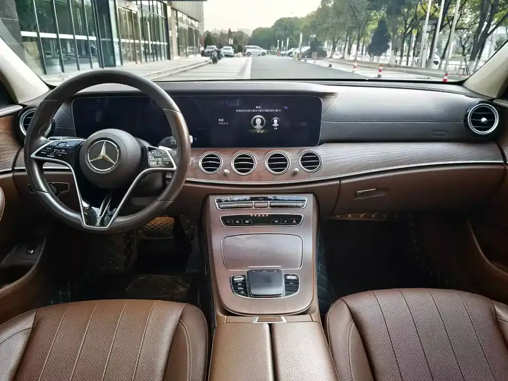 Mercedes-Benz E-Class — фото 10