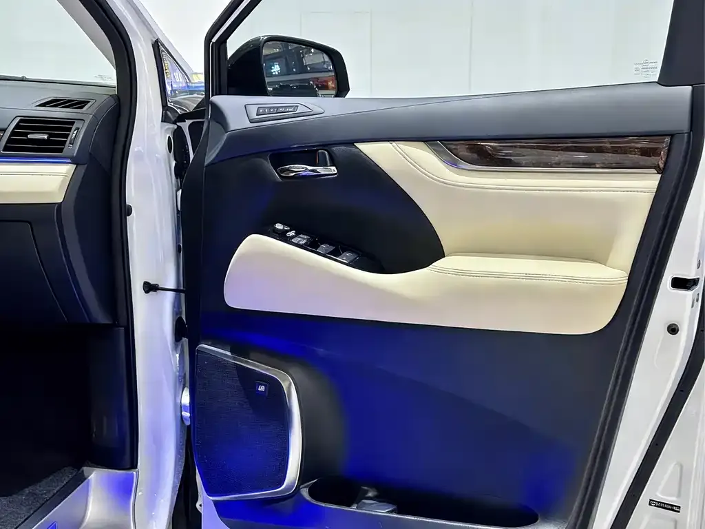 Toyota Alphard 2022 из CN, фото 8