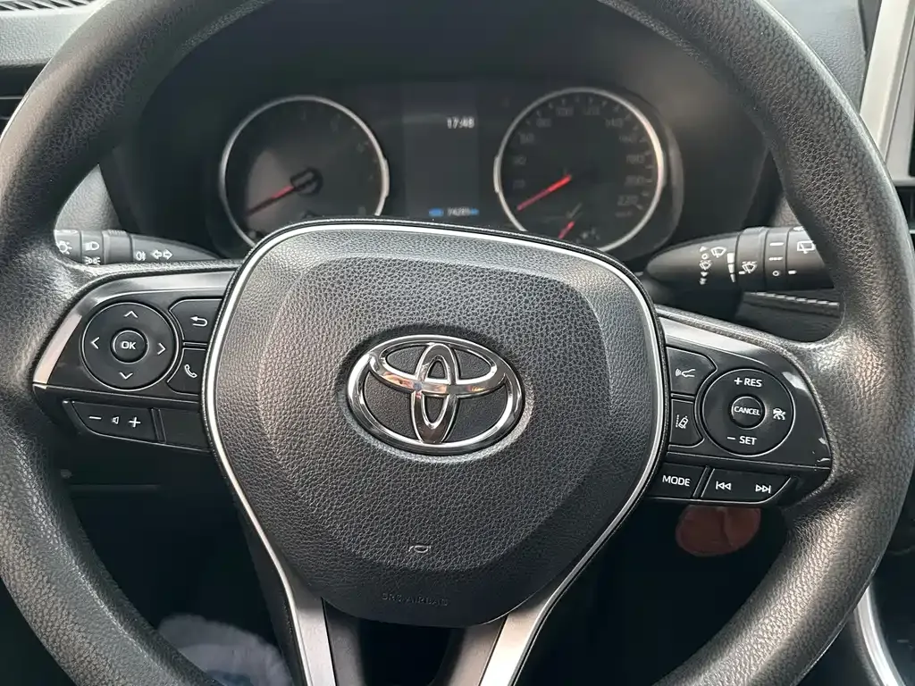 Toyota RAV4 — фото 9