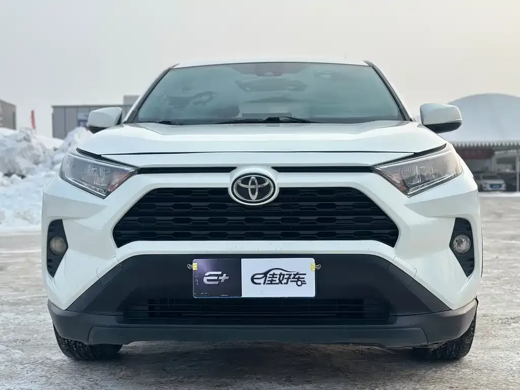 Toyota RAV4 — фото 4