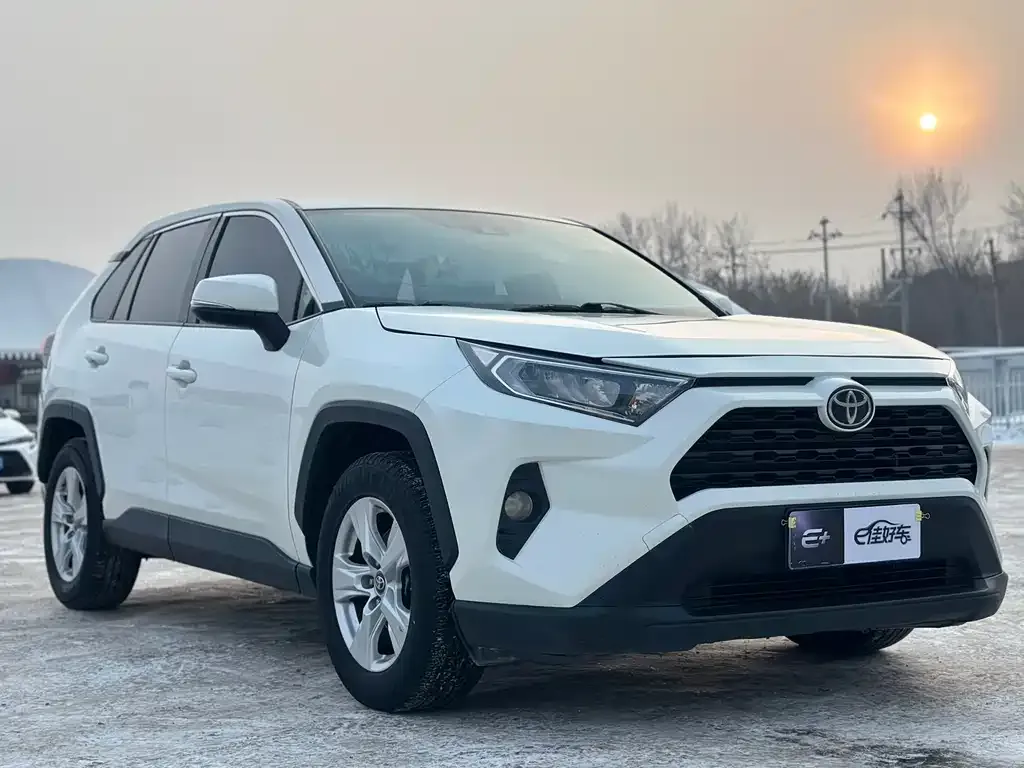 Toyota RAV4 — фото 6