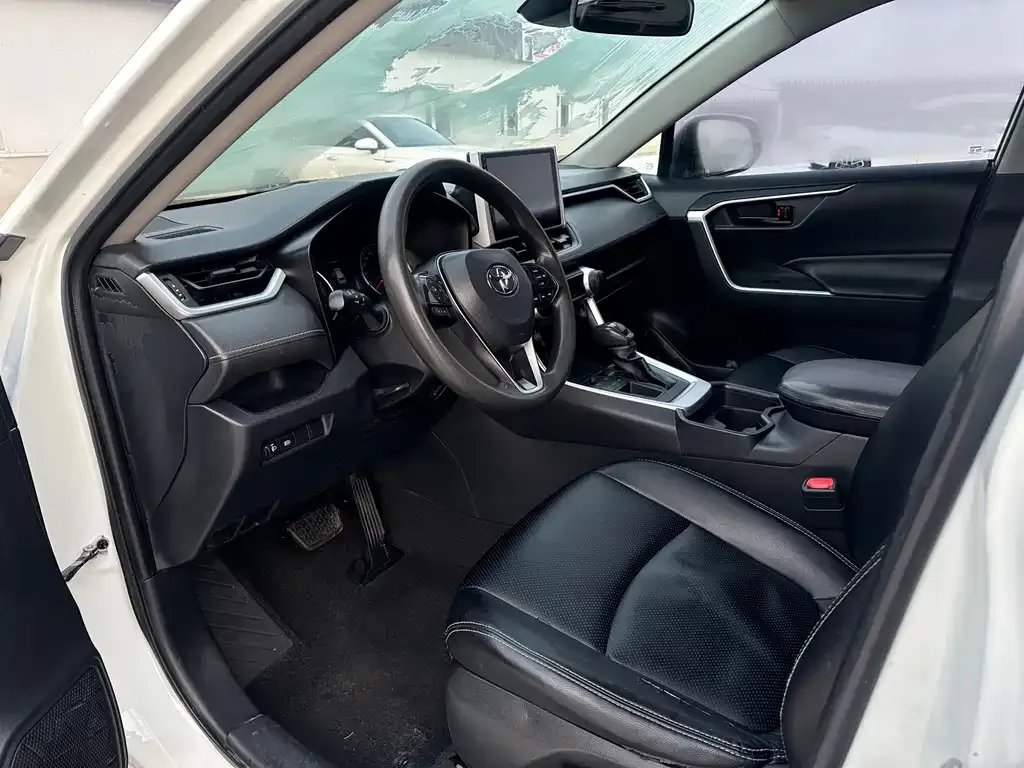 Toyota RAV4 — фото 2