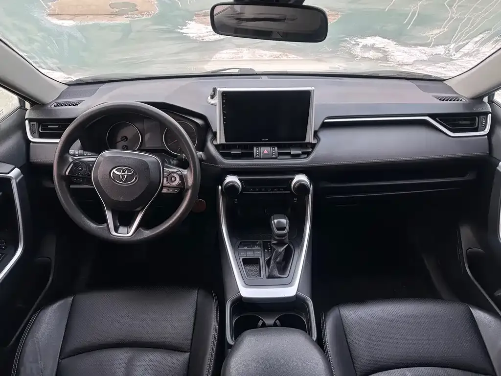 Toyota RAV4 — фото 7