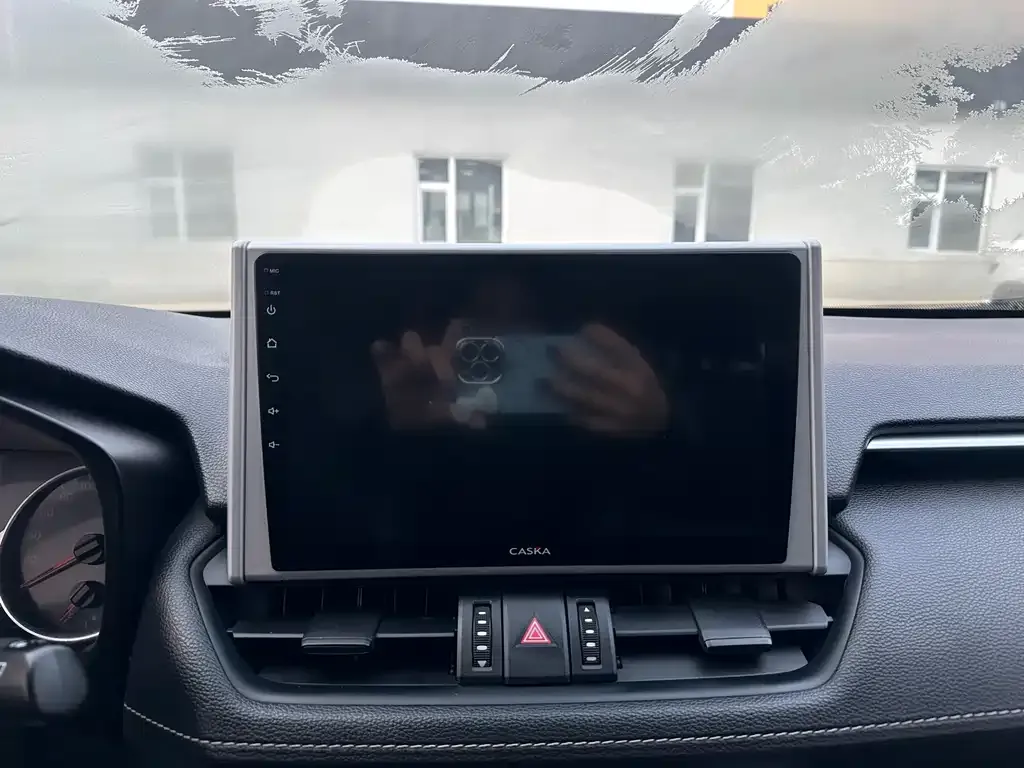 Toyota RAV4 — фото 3