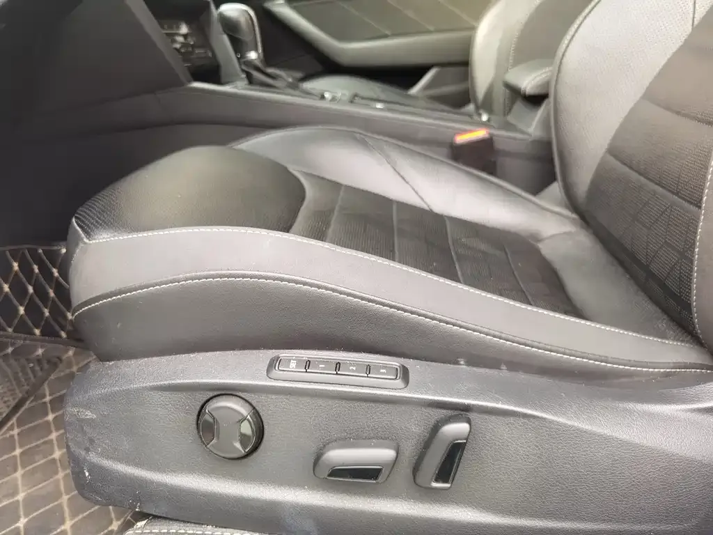 Volkswagen CC 2023 из CN, фото 8