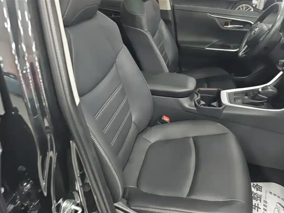 Toyota RAV4 2021 из CN, фото 7