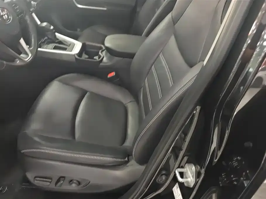Toyota RAV4 2021 из CN, фото 6