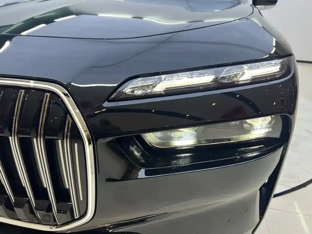BMW 7 Series — фото 9
