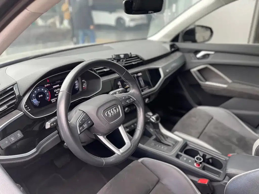Audi Q3 — фото 7