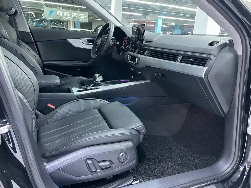 Audi A4L 2022 из CN, фото 8