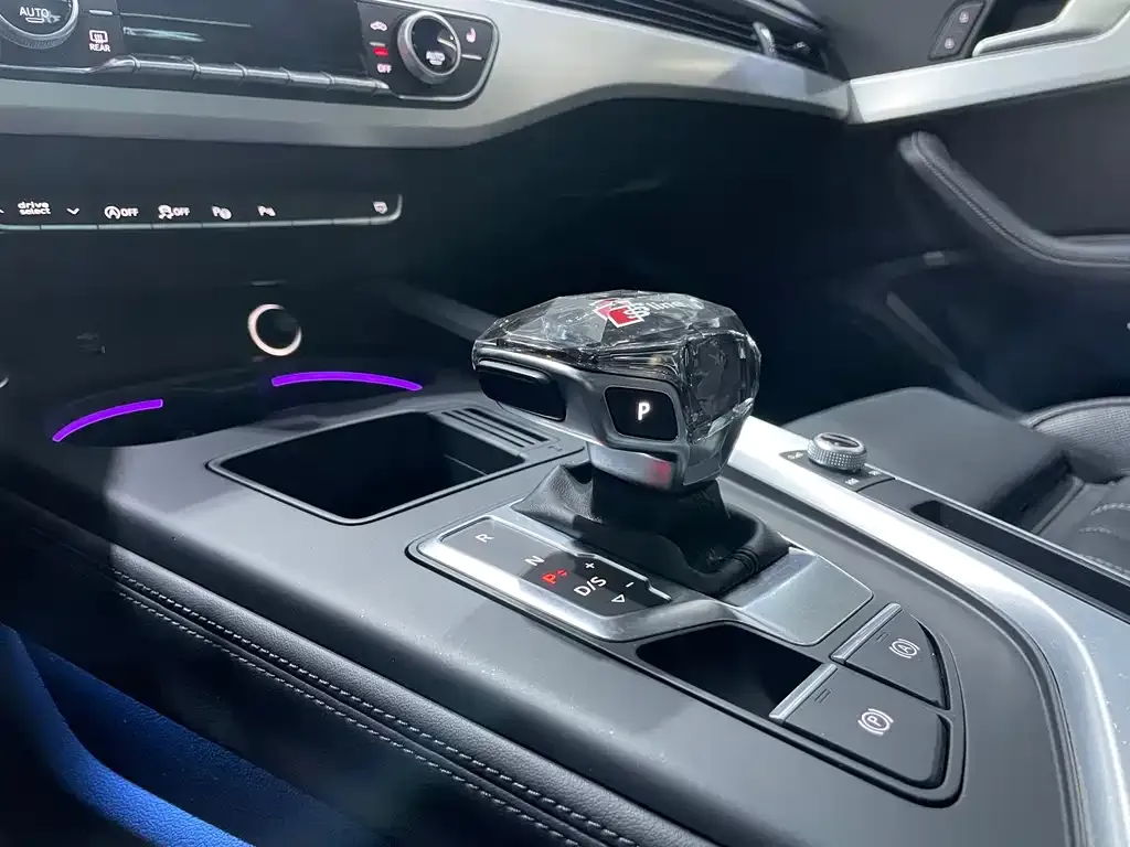 Audi A4L 2022 из CN, фото 5